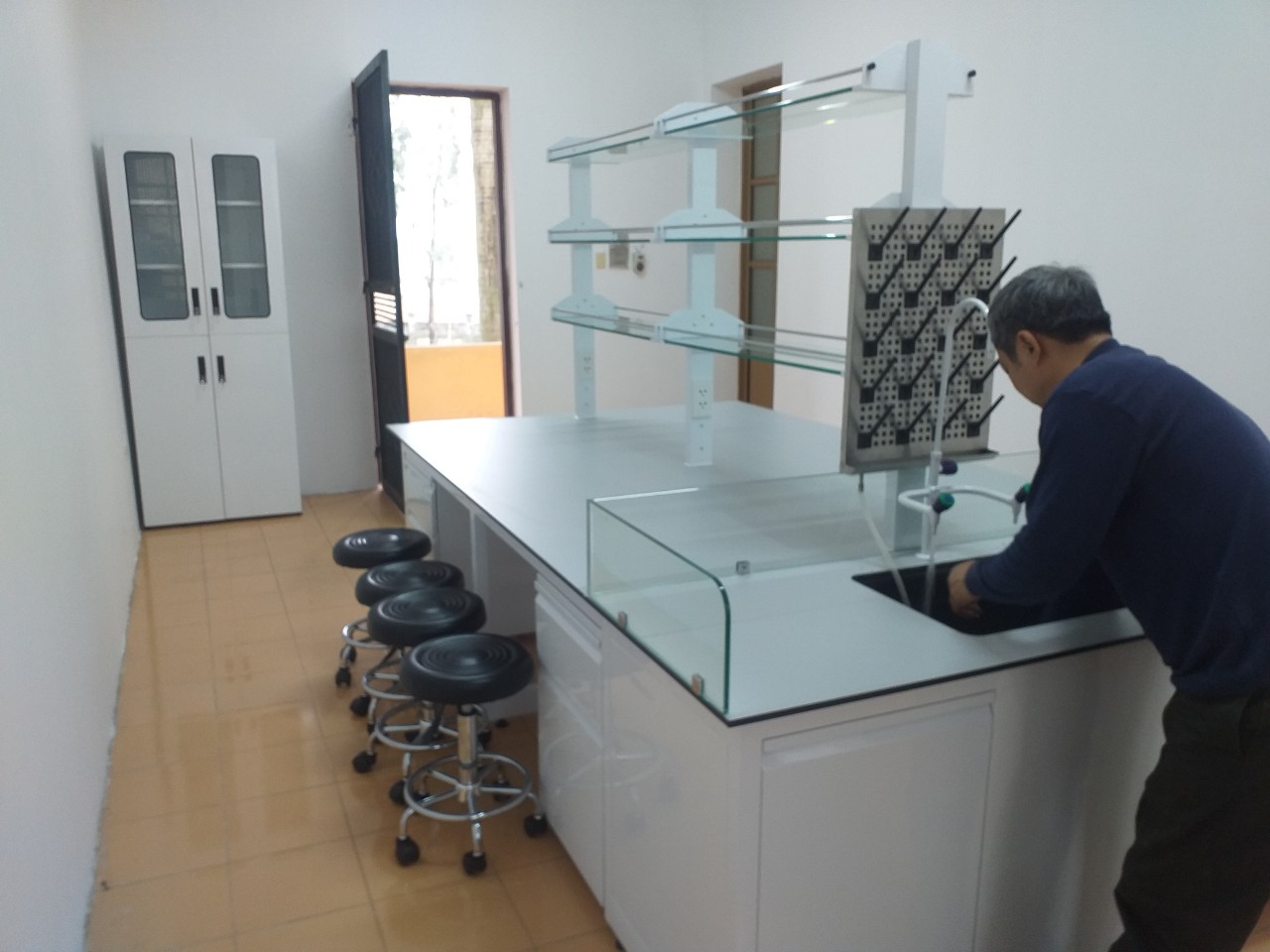 Các mẫu bàn thí nghiệm trung tâm tốt nhất tại Tân Thịnh